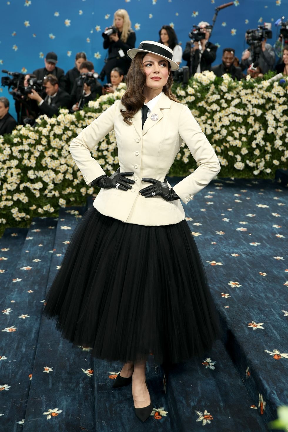 Monica Barbaro tranng phục đẹp nhất met Gala 2025